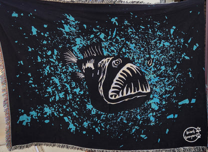 Angler Fish Negro/Azul - Manta tejida grande (tirada limitada) (pedido anticipado)